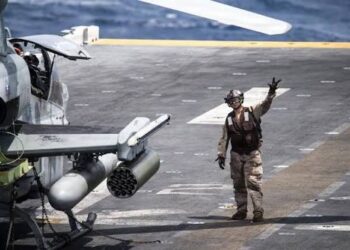 Οι ΗΠΑ εξαπέλυσαν δυο κύματα βομβαρδισμών στις ιρανικές ακτές 7 Οι ΗΠΑ εξαπέλυσαν δυο κύματα βομβαρδισμών στις ιρανικές ακτές
