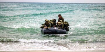 «Με Αρετή και Τόλμη»: Θερινή εκπαίδευση της ΣΜΥ σε αμφίβιες επιχειρήσεις και διάβαση ποταμού