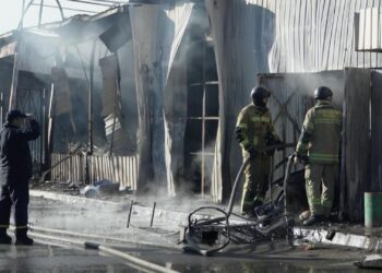 Ρωσικό χτύπημα στην Ουκρανία: Οκτώ νεκροί και νέα έκκληση για αντιαεροπορική άμυνα 11 Ρωσικό χτύπημα στην Ουκρανία: Οκτώ νεκροί και νέα έκκληση για αντιαεροπορική άμυνα