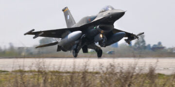 Αναγκαστική προσγείωση F-16 της Πολεμικής Αεροπορίας στη Ζάκυνθο…Καρέ-Καρέ (video)