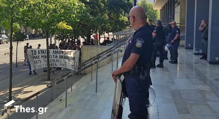 Σε εξέλιξη βρίσκεται αυτή την ώρα συγκέντρωση αλληλεγγύης αναρχικών ..."Στα συντρόφια " 1 Σε εξέλιξη βρίσκεται αυτή την ώρα συγκέντρωση αλληλεγγύης αναρχικών …”Στα συντρόφια “