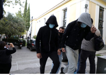 Συνελήφθη τη νύχτα γνωστός ράπερ μετά από καταδίωξη στην Νέα Σμύρνη