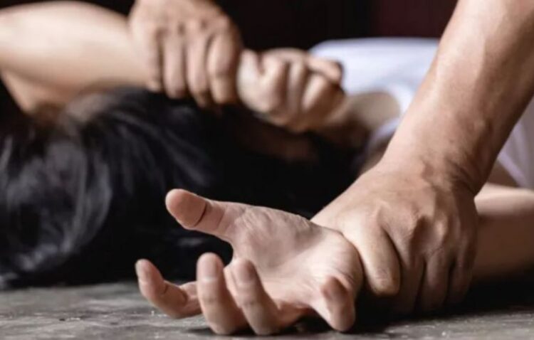 Αιγύπτιος ακινητοποίησε 14χρονη και επιχείρησε να τη βιάσει 1 Αιγύπτιος ακινητοποίησε 14χρονη και επιχείρησε να τη βιάσει