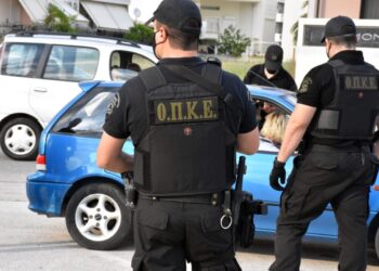 Απίστευτο: Συνελήφθησαν οι δύο Αστυνομικοί …Γιατί δεν σταμάτησαν να τους πατήσει εγκληματίας
