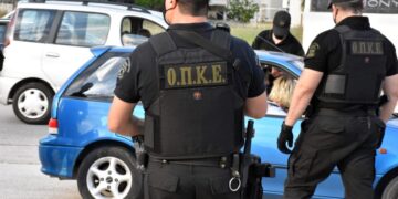 Απίστευτο: Συνελήφθησαν οι δύο Αστυνομικοί …Γιατί δεν σταμάτησαν να τους πατήσει εγκληματίας