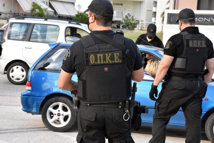 Απίστευτο: Συνελήφθησαν οι δύο Αστυνομικοί …Γιατί δεν σταμάτησαν να τους πατήσει εγκληματίας