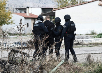 Καταδίωξη με πυροβολισμούς σε άνδρες που έκλεβαν μετασχηματιστές 9 Καταδίωξη με πυροβολισμούς σε άνδρες που έκλεβαν μετασχηματιστές