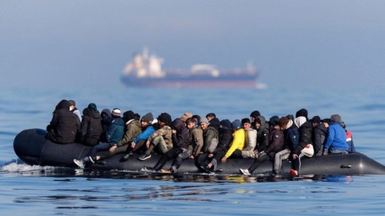 327 Λαθρομετανάστες σε 24 ώρες έφτασαν νότια της Κρήτης …Που το πάμε ; 1 327 Λαθρομετανάστες σε 24 ώρες έφτασαν νότια της Κρήτης …Που το πάμε ;
