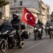 Τούρκοι μοτοσικλετιστές «παρήλασαν» στην Κομοτηνή με σημαίες και Τούρκικα εμβατήρια 12 Τούρκοι μοτοσικλετιστές «παρήλασαν» στην Κομοτηνή με σημαίες και Τούρκικα εμβατήρια