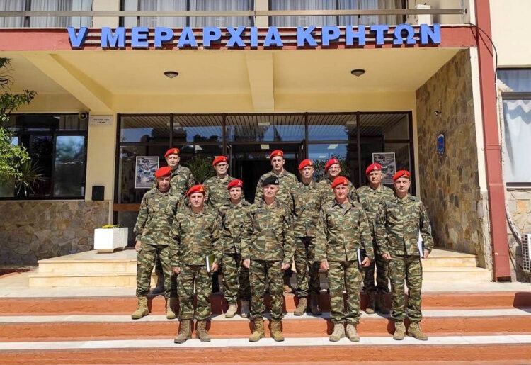 Στους Κοκκινομπερέδες της 5ης Αερομεταφερόμενης Ταξιαρχίας ο Α/ΓΕΣ 1 Στους Κοκκινομπερέδες της 5ης Αερομεταφερόμενης Ταξιαρχίας ο Α/ΓΕΣ