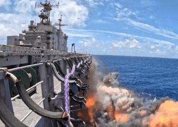 RIMPAC 2026: Πύραυλοι Harpoon και μη επανδρωμένο σκάφος χτύπησαν το USS Peleliu ανοικτά της Χαβάης 9 RIMPAC 2026: Πύραυλοι Harpoon και μη επανδρωμένο σκάφος χτύπησαν το USS Peleliu ανοικτά της Χαβάης