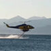 Απίστευτο :άτομο που κάνει (windsurf)  μέσα στη ζώνη όπου επιχειρούσε το ελικόπτερο. (video)