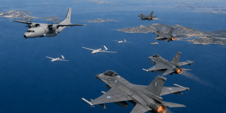 Τουρκικές παραβιάσεις στο Αιγαίο: 3 UAV και CN-235 στο FIR Αθηνών