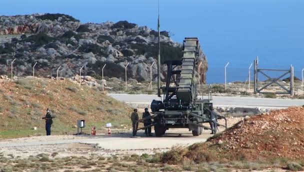 Αξημέρωτα αναχώρησαν οι Patriot απο την Κάρπαθο για τη Σούδα *(video) 1 Αξημέρωτα αναχώρησαν οι Patriot απο την Κάρπαθο για τη Σούδα *(video)
