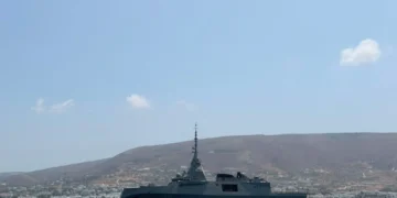 Η φρεγάτα «Κίμων» στην Πάρο για τις εκδηλώσεις του Δεκαπενταύγουστου