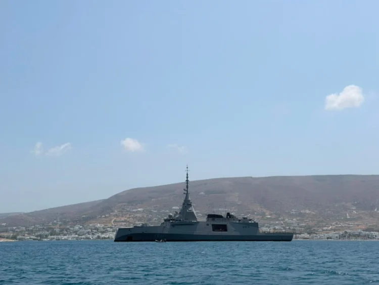 Η φρεγάτα «Κίμων» στην Πάρο για τις εκδηλώσεις του Δεκαπενταύγουστου 1 Η φρεγάτα «Κίμων» στην Πάρο για τις εκδηλώσεις του Δεκαπενταύγουστου