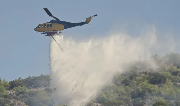 Φωτιά στα Σπάτα: Νεκρός εντοπίστηκε μέσα σε αυτοκίνητο στο μέτωπο της πυρκαγιάς 1 Φωτιά στα Σπάτα: Νεκρός εντοπίστηκε μέσα σε αυτοκίνητο στο μέτωπο της πυρκαγιάς