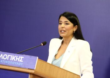Ένταση σε πλοίο με την Αφροδίτη Λατινοπούλου – Χυδαίες ύβρεις από Ρομά 9 Ένταση σε πλοίο με την Αφροδίτη Λατινοπούλου – Χυδαίες ύβρεις από Ρομά