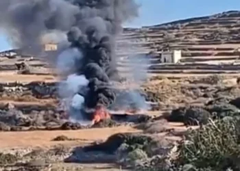 Πτώση ελικοπτέρου στη Σίφνο: Τρεις επιβαίνοντες χωρίς τις αισθήσεις τους (video ντοκουμέντο) 11 Πτώση ελικοπτέρου στη Σίφνο: Τρεις επιβαίνοντες χωρίς τις αισθήσεις τους (video ντοκουμέντο)