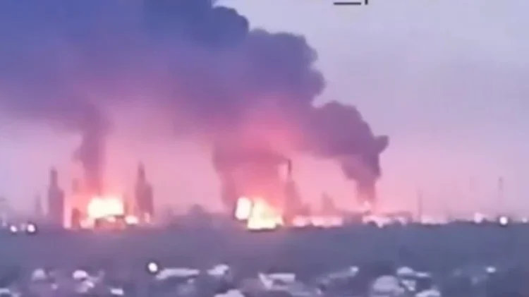 Ουκρανικά drones έπληξαν δύο διυλιστήρια στη Ρωσία – Φωτιές σε Ίλσκι και Σιζράν