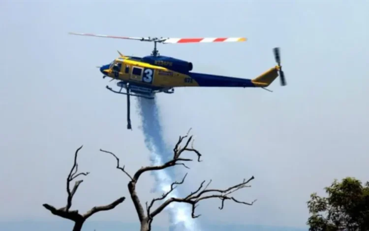 Φωτιά στην Ψάθα: Συγκρούστηκαν δύο πυροσβεστικά ελικόπτερα – Επιχείρηση διάσωσης