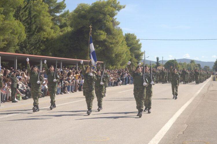 Ορκίστηκαν οι νεοσύλλεκτοι της Γ΄ ΕΣΣΟ, παρουσία Δαβάκη και Αρχηγού ΓΕΣ 1 Ορκίστηκαν οι νεοσύλλεκτοι της Γ΄ ΕΣΣΟ, παρουσία Δαβάκη και Αρχηγού ΓΕΣ
