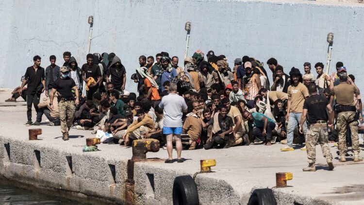 215 λαθρομετανάστες εντοπίστηκαν στην Νότια Κρήτη...Που το πάμε τελικά ; 1 215 λαθρομετανάστες εντοπίστηκαν στην Νότια Κρήτη…Που το πάμε τελικά ;