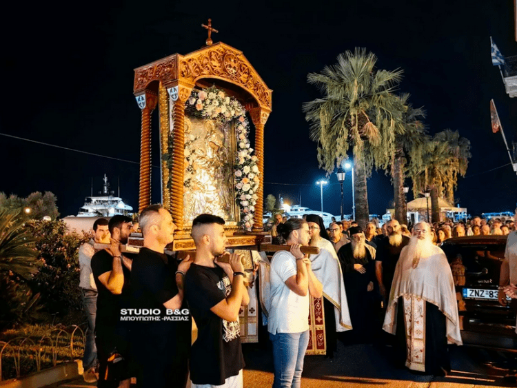 Συμμετοχή δύο νεαρών Ελλήνων μουσουλμάνων, Πομάκων από τη Θράκη, στη λιτανεία της εικόνας της Παναγίας. 1 Συμμετοχή δύο νεαρών Ελλήνων μουσουλμάνων, Πομάκων από τη Θράκη, στη λιτανεία της εικόνας της Παναγίας.
