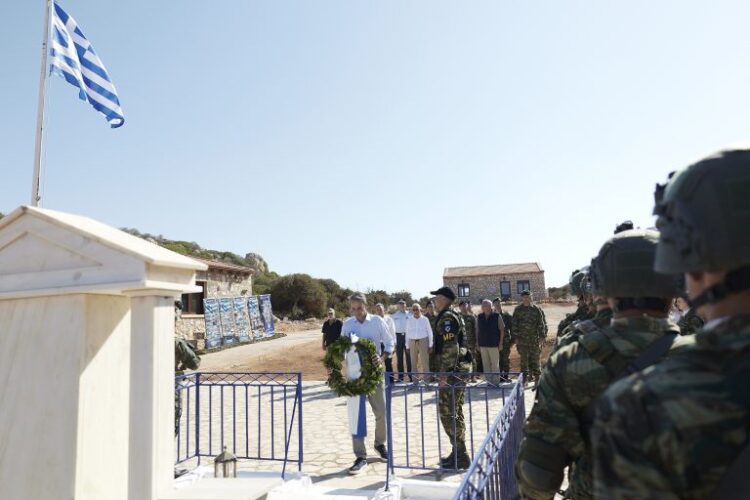 Σε Ρω και Στρογγύλη ο Μητσοτάκης: Επίσκεψη στα ακριτικά φυλάκια (video) 1 Σε Ρω και Στρογγύλη ο Μητσοτάκης: Επίσκεψη στα ακριτικά φυλάκια (video)