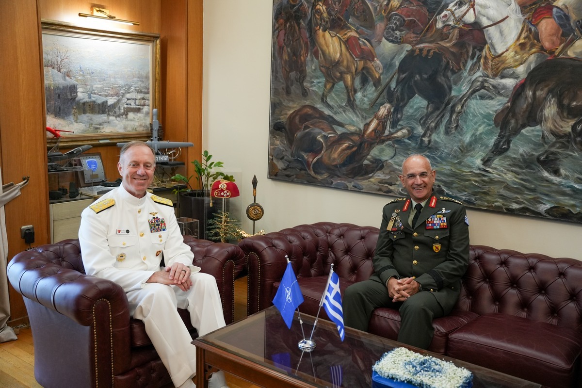 Στην Αθήνα ο Ναύαρχος Τζορτζ Γουίκοφ – Συνάντηση με τον Αρχηγό ΓΕΕΘΑ 3 Episimi Episkepsi tou COM JFCNP tou NATO stin Ellada 20260924 011