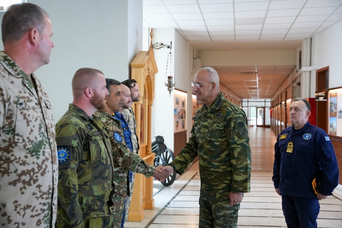 Episkepsi Archigou GEETHA sto Elliniko Stratigeio Epicheiriseon tis Evropaikis Enosis EL EU OHQ sti Larisa 003%CE%91