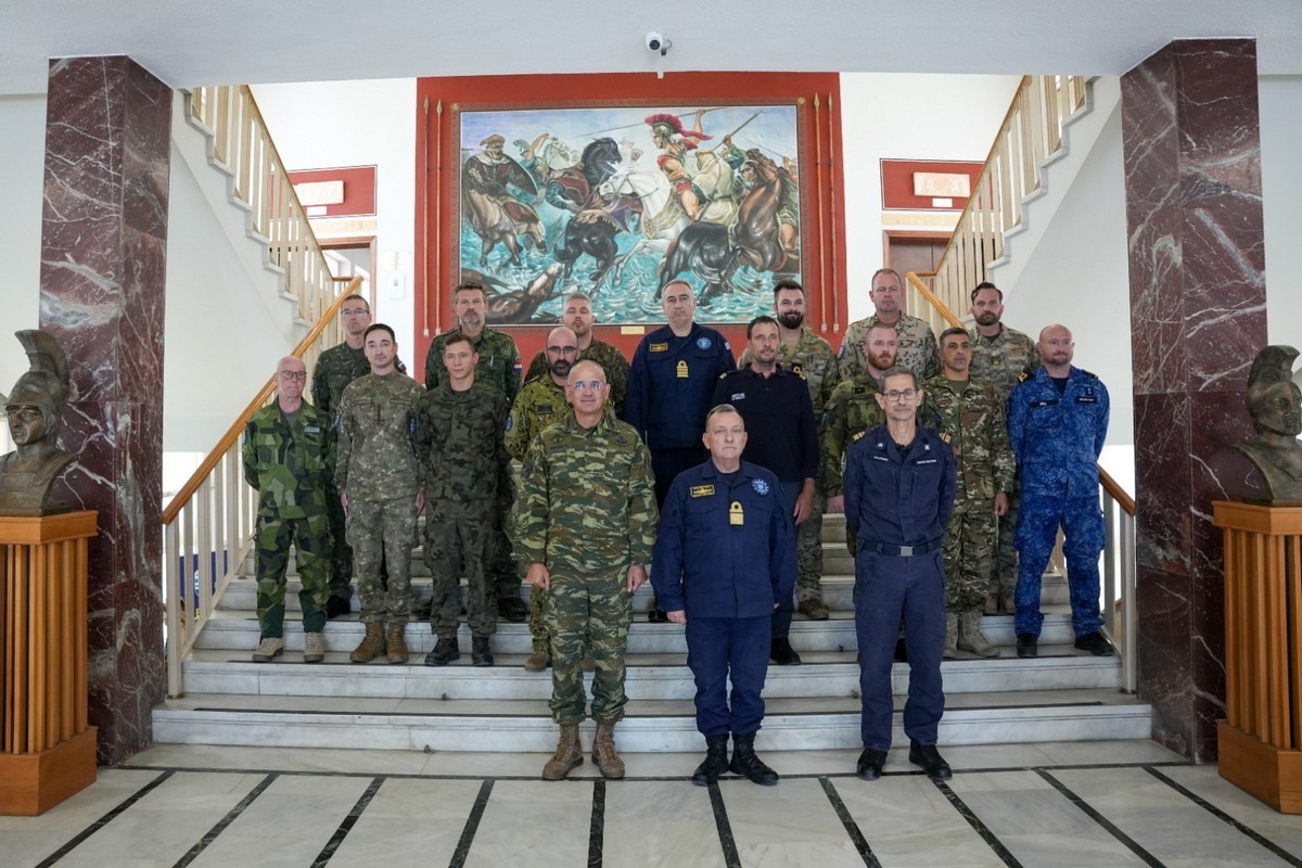 Episkepsi Archigou GEETHA sto Elliniko Stratigeio Epicheiriseon tis Evropaikis Enosis EL EU OHQ sti Larisa 005