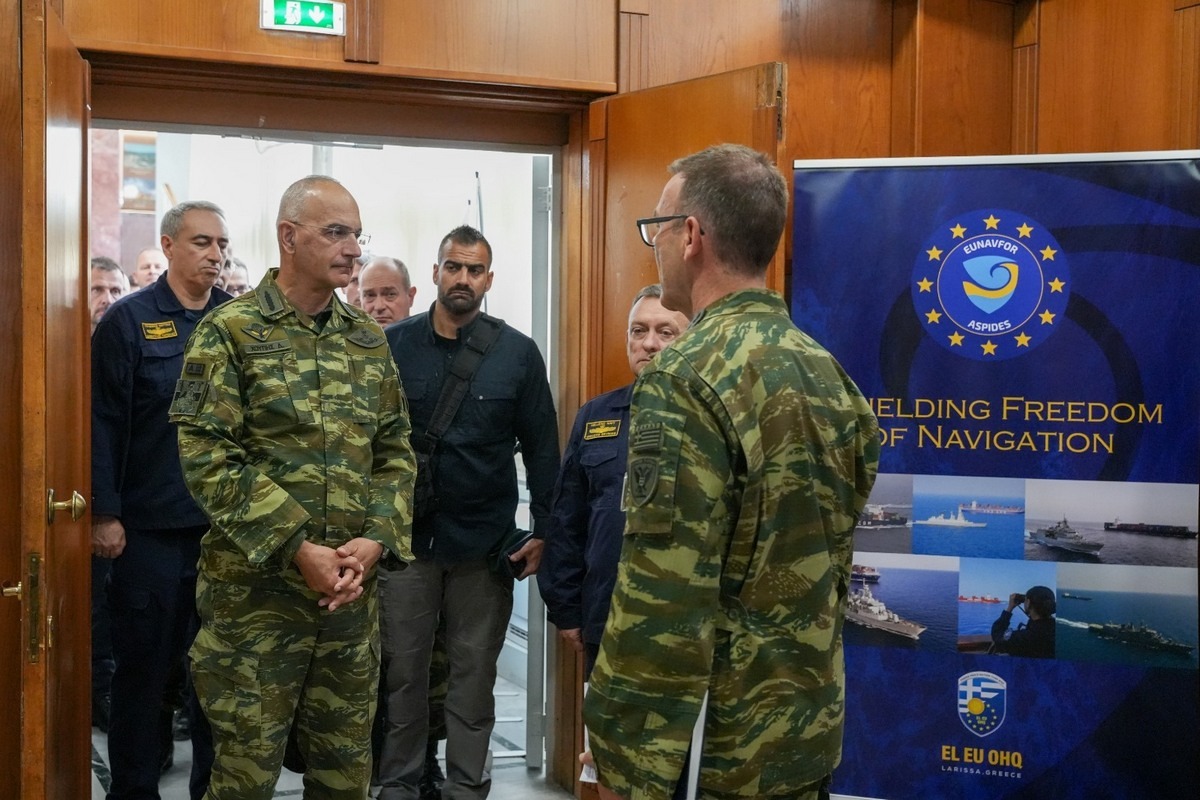 Episkepsi Archigou GEETHA sto Elliniko Stratigeio Epicheiriseon tis Evropaikis Enosis EL EU OHQ sti Larisa 006