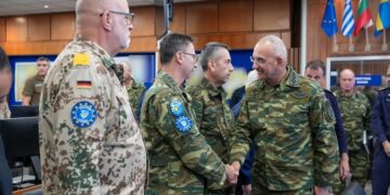 Στο Στρατηγείο της επιχείρησης «Ασπίδες» στη Λάρισα ο Αρχηγός ΓΕΕΘΑ