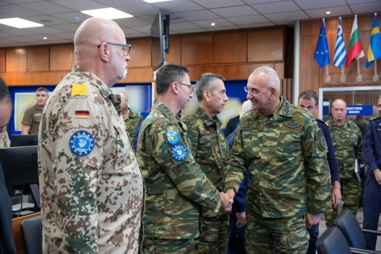 Στο Στρατηγείο της επιχείρησης «Ασπίδες» στη Λάρισα ο Αρχηγός ΓΕΕΘΑ 1 Στο Στρατηγείο της επιχείρησης «Ασπίδες» στη Λάρισα ο Αρχηγός ΓΕΕΘΑ
