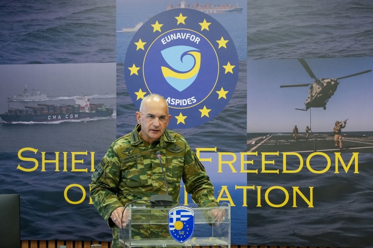 Στο Στρατηγείο της επιχείρησης «Ασπίδες» στη Λάρισα ο Αρχηγός ΓΕΕΘΑ 10 Episkepsi Archigou GEETHA sto Elliniko Stratigeio Epicheiriseon tis Evropaikis Enosis EL EU OHQ sti Larisa 010