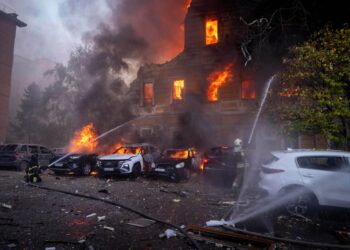Ρωσικό drone χτύπησε την Ακαδημία Επιστημών στο Κίεβο – Ουκρανικό πλήγμα σε πετρελαϊκές εγκαταστάσεις 10 Ρωσικό drone χτύπησε την Ακαδημία Επιστημών στο Κίεβο – Ουκρανικό πλήγμα σε πετρελαϊκές εγκαταστάσεις