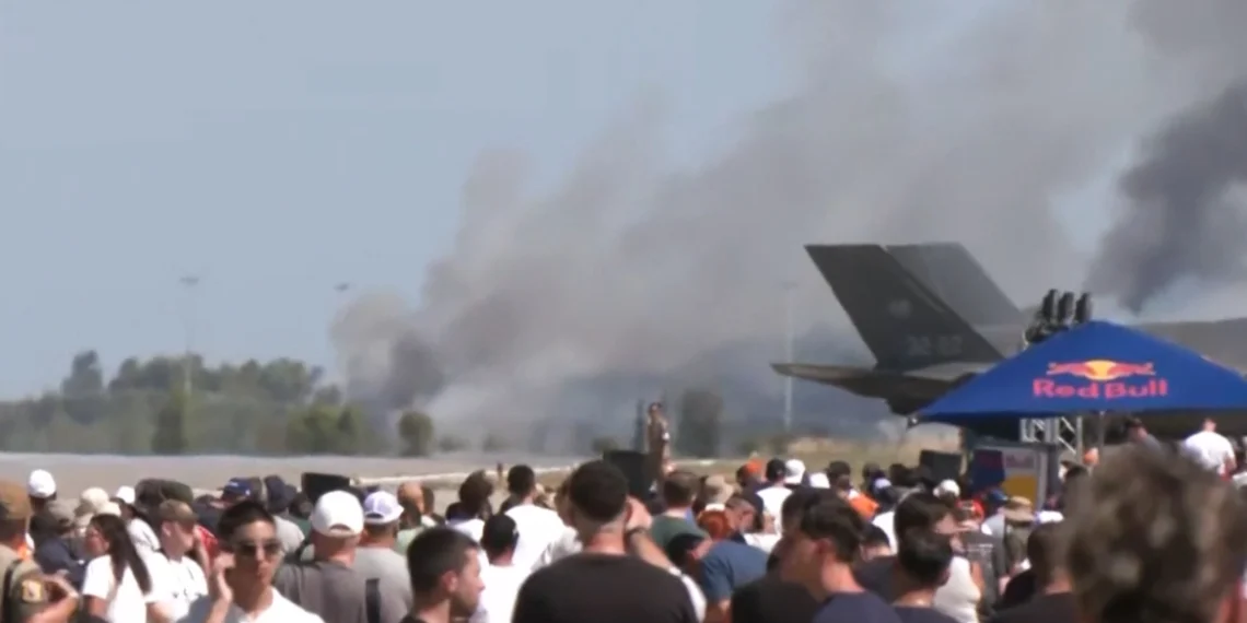Athens Flying Week: Έπεσε Phanton κατά τη διάρκεια επίδειξης
