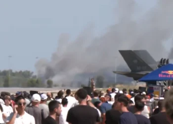 Athens Flying Week: Έπεσε Phanton κατά τη διάρκεια επίδειξης
