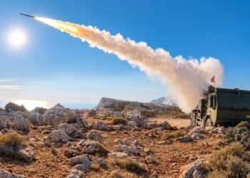 βολή του Πολλαπλού Εκτοξευτή Πυραύλων PULS (Precise & Universal Launching System) στο ΠΒΚ (video) 6 βολή του Πολλαπλού Εκτοξευτή Πυραύλων PULS (Precise & Universal Launching System) στο ΠΒΚ (video)