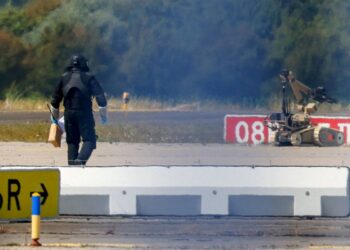 Η γερμανική εφημερίδα «Süddeutsche Zeitung» μετέδωσε ότι οι δύο ύποπτοι έχουν ταυτοποιηθεί 9 Η γερμανική εφημερίδα «Süddeutsche Zeitung» μετέδωσε ότι οι δύο ύποπτοι έχουν ταυτοποιηθεί
