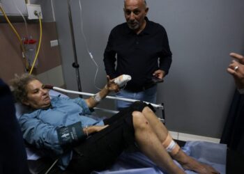 Δυτική Όχθη: Στο νοσοκομείο Αμερικανίδα φωτορεπόρτερ μετά από επίθεση εποίκων 6 Δυτική Όχθη: Στο νοσοκομείο Αμερικανίδα φωτορεπόρτερ μετά από επίθεση εποίκων