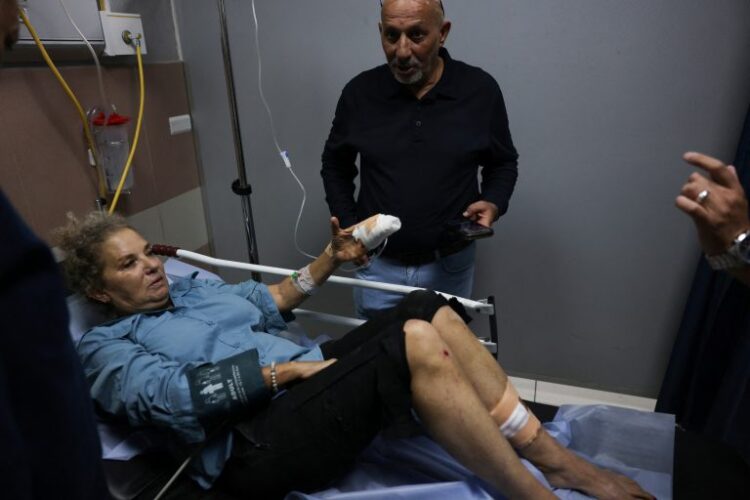Δυτική Όχθη: Στο νοσοκομείο Αμερικανίδα φωτορεπόρτερ μετά από επίθεση εποίκων