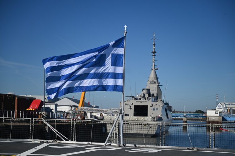 Νέα εποχή για το Πολεμικό Ναυτικό: Υψώθηκε η ελληνική σημαία στη φρεγάτα «Νέαρχος»