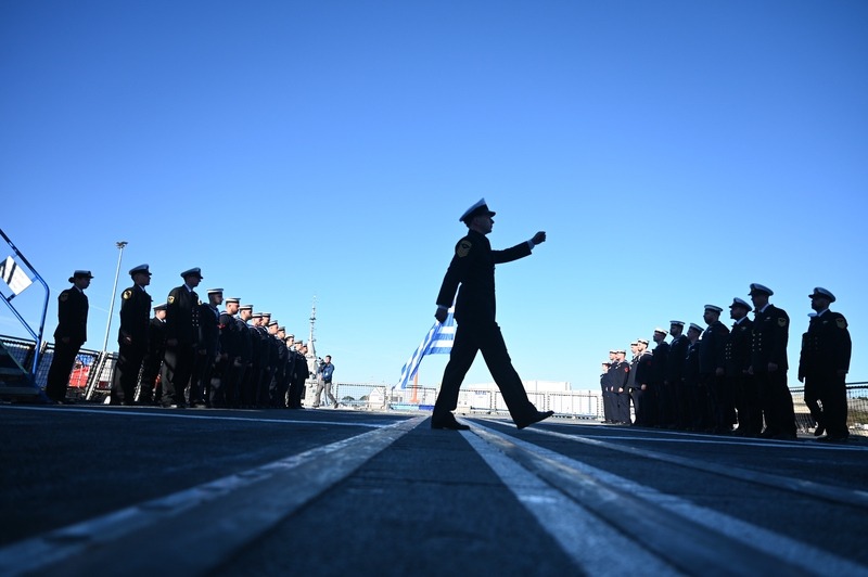 Νέα εποχή για το Πολεμικό Ναυτικό: Υψώθηκε η ελληνική σημαία στη φρεγάτα «Νέαρχος» 6 0001 400 image00067 12