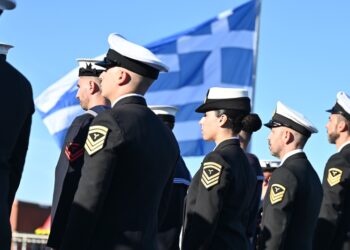 Νέα εποχή για το Πολεμικό Ναυτικό: Υψώθηκε η ελληνική σημαία στη φρεγάτα «Νέαρχος» 7 Νέα εποχή για το Πολεμικό Ναυτικό: Υψώθηκε η ελληνική σημαία στη φρεγάτα «Νέαρχος»