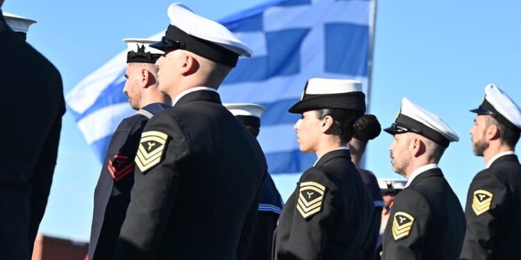 Νέα εποχή για το Πολεμικό Ναυτικό: Υψώθηκε η ελληνική σημαία στη φρεγάτα «Νέαρχος»