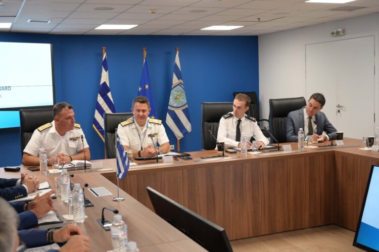 Eπίσκεψη αντιπροσωπείας από το Ηνωμένο Βασίλειο, στο Αρχηγείο του (Λ.Σ.-ΕΛ.ΑΚΤ.) 1 Eπίσκεψη αντιπροσωπείας από το Ηνωμένο Βασίλειο, στο Αρχηγείο του (Λ.Σ.-ΕΛ.ΑΚΤ.)