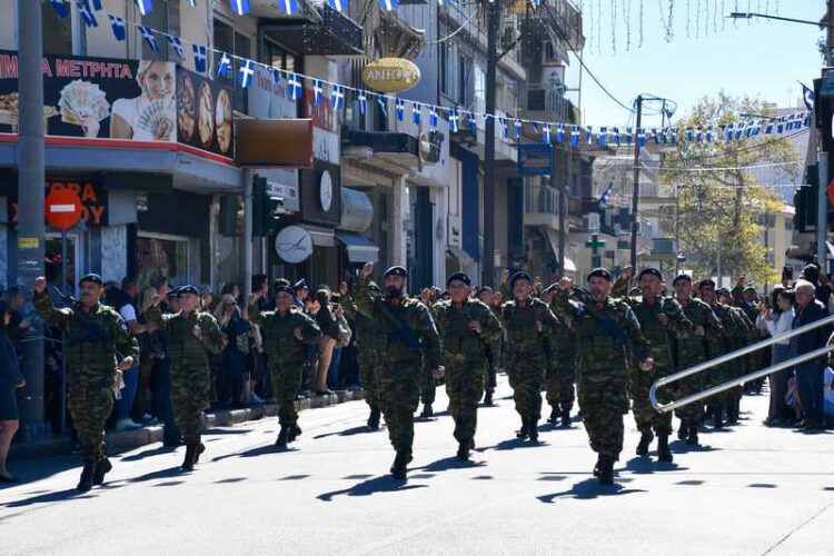 Ελευθέρια Ξάνθης: Στρατιωτική παρέλαση παρουσία Δαβάκη και Αρχηγού ΓΕΣ 1 Ελευθέρια Ξάνθης: Στρατιωτική παρέλαση παρουσία Δαβάκη και Αρχηγού ΓΕΣ
