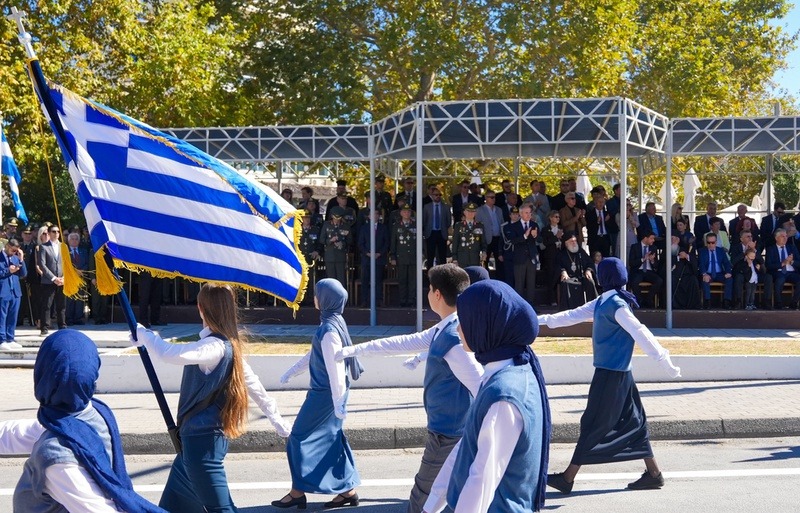 Ελευθέρια Ξάνθης: Στρατιωτική παρέλαση παρουσία Δαβάκη και Αρχηγού ΓΕΣ 3 15 2